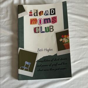 Dead Moms Club Book by Beth Hughes